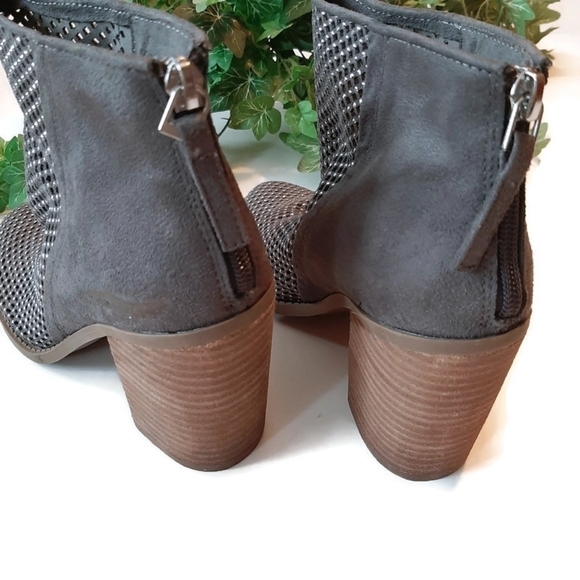 MADDEN GIRL gray print booties "MOCCHA" gray nubuck stacked heels sz 6 - Picture 4 of 9